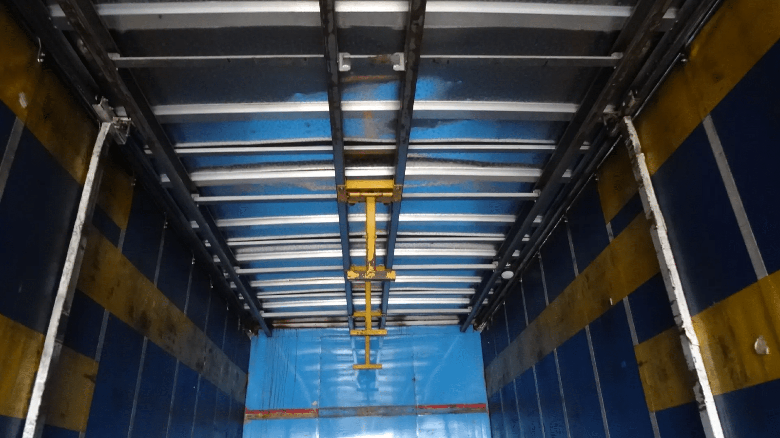 2006 Used Maxitrans Curtainsider