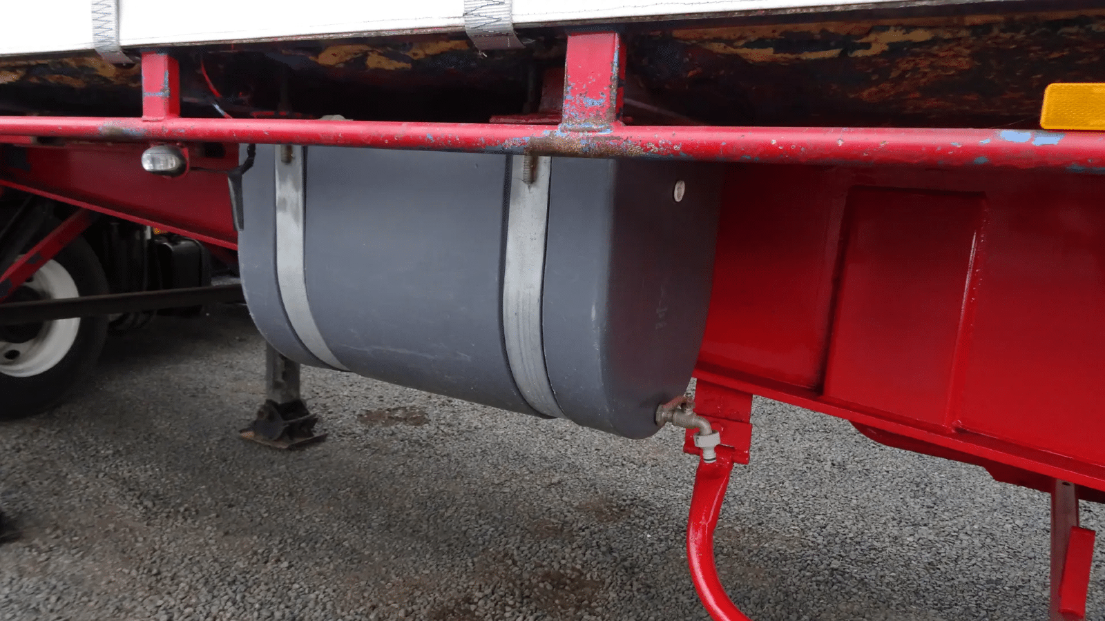 1998 Used Barker Curtainsider