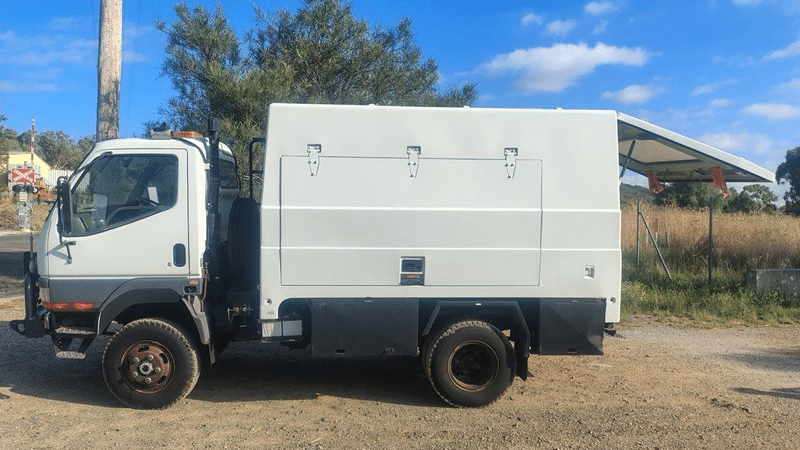 2000 Used Mitsubishi Canter Ambulance Truck