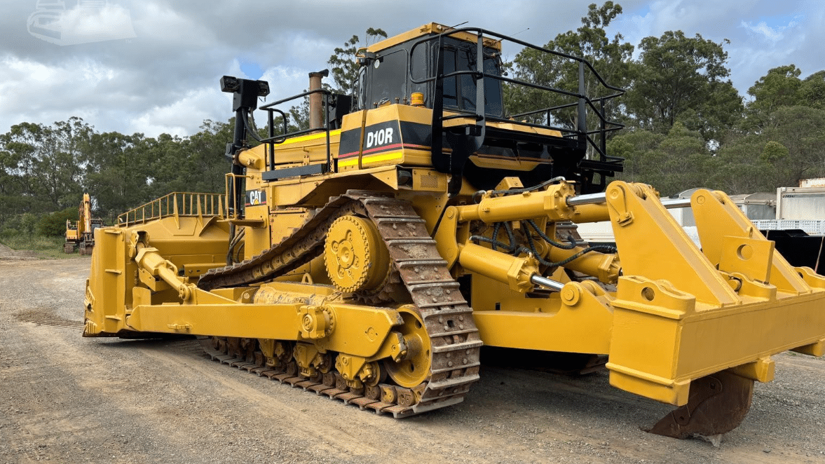 2000 Used Caterpillar D10 Bulldozers