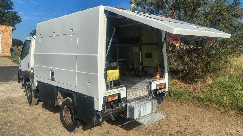 2000 Used Mitsubishi Canter Ambulance Truck