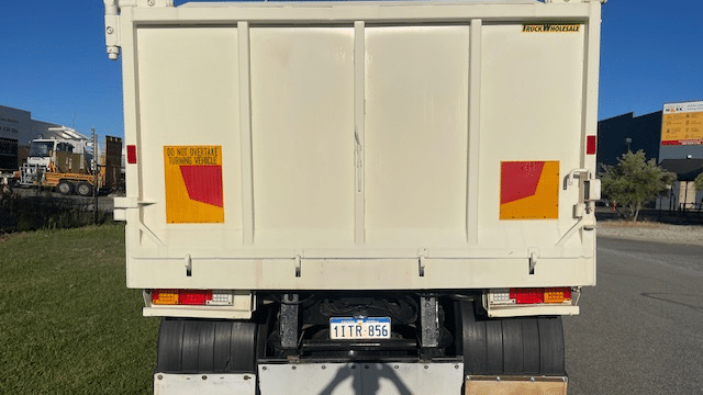 2001 Used Volvo Trucks FM7 Tipper