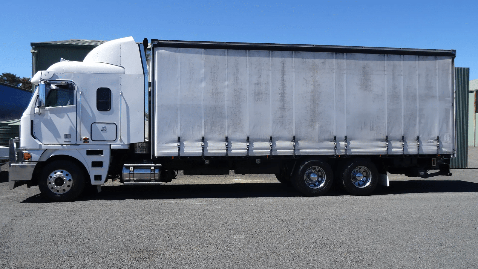 2011 Used Freightliner Argosy Curtainsider