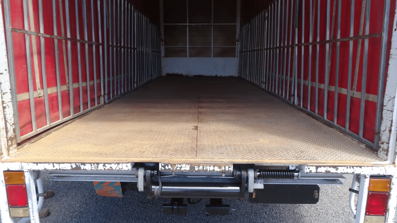 2010 Used Isuzu FSD 850 Curtainsider