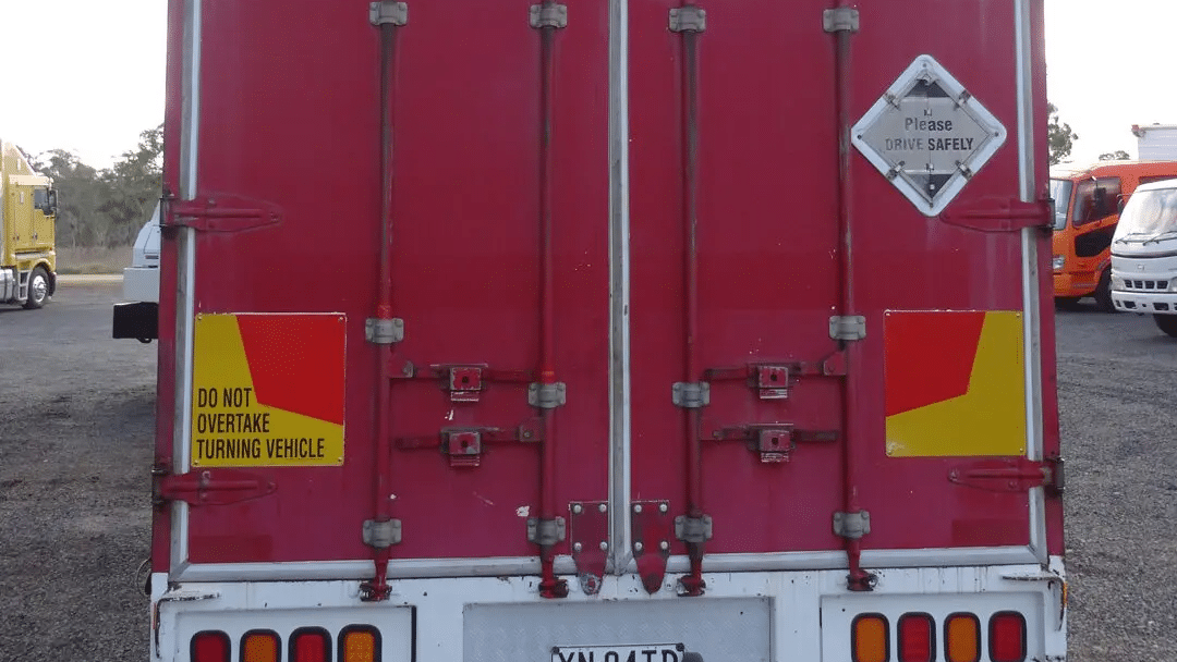 2000 Used Barker Curtainsider