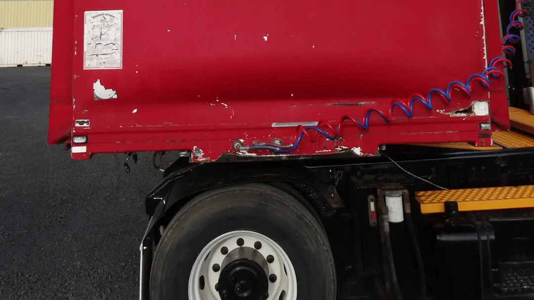 2000 Used Barker Curtainsider