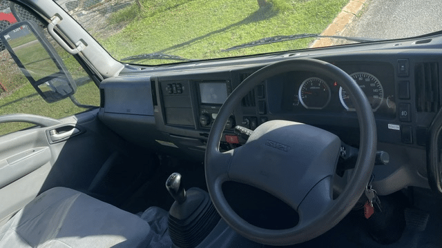 Used Isuzu NPR Tipper