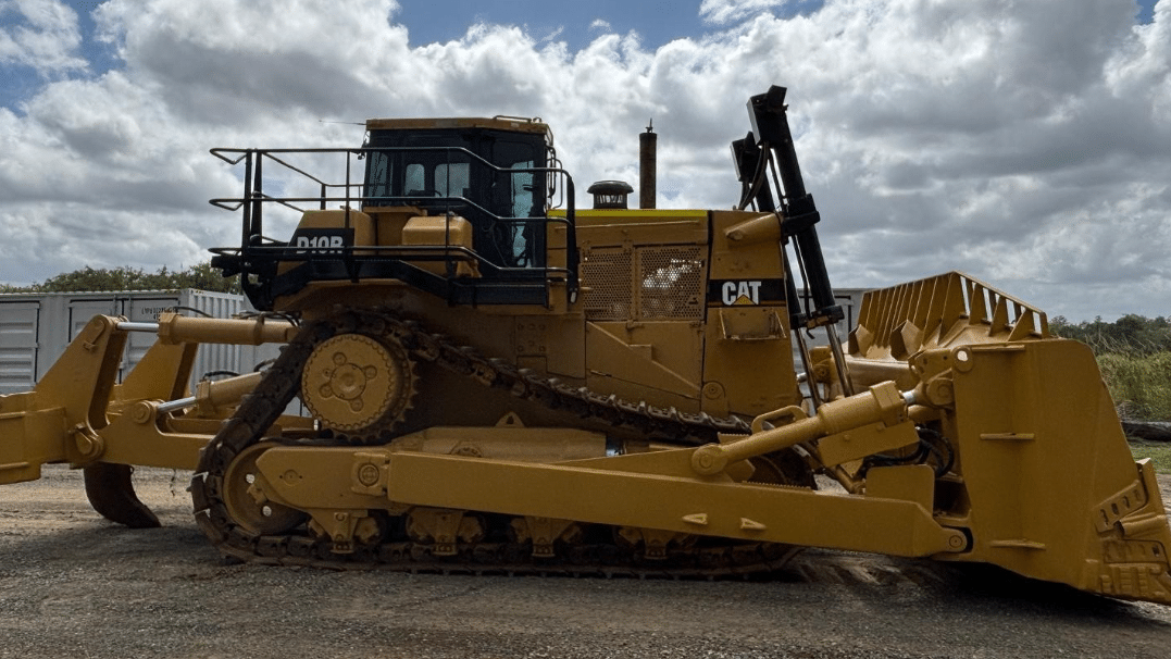 2000 Used Caterpillar D10 Bulldozers