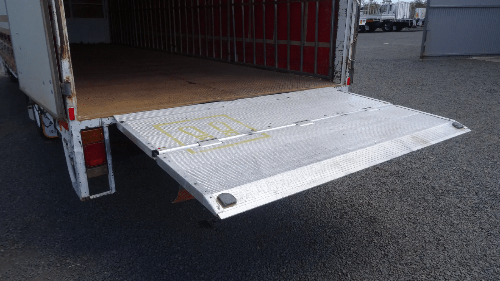 2010 Used Isuzu FSD 850 Curtainsider