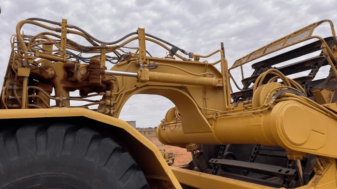 1999 Used Caterpillar 623F II Scrapers