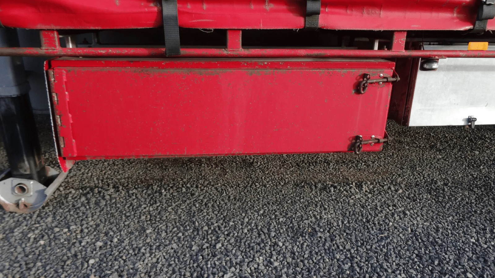 2000 Used Barker Curtainsider