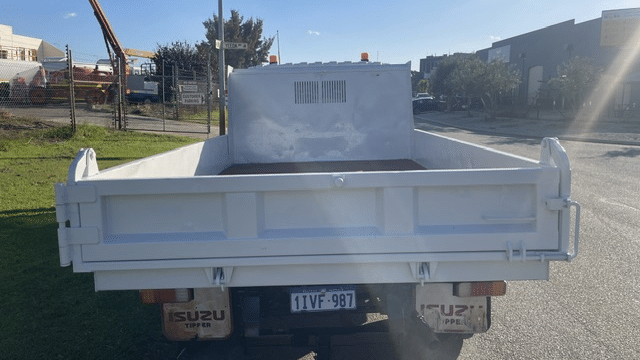 Used Isuzu NPR Tipper