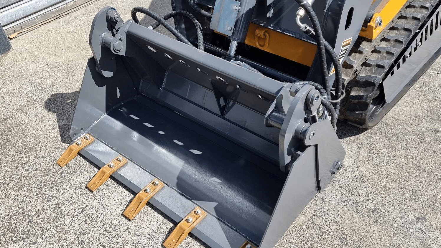 2025 New Active Machinery AM334DT Commando Skid Steers