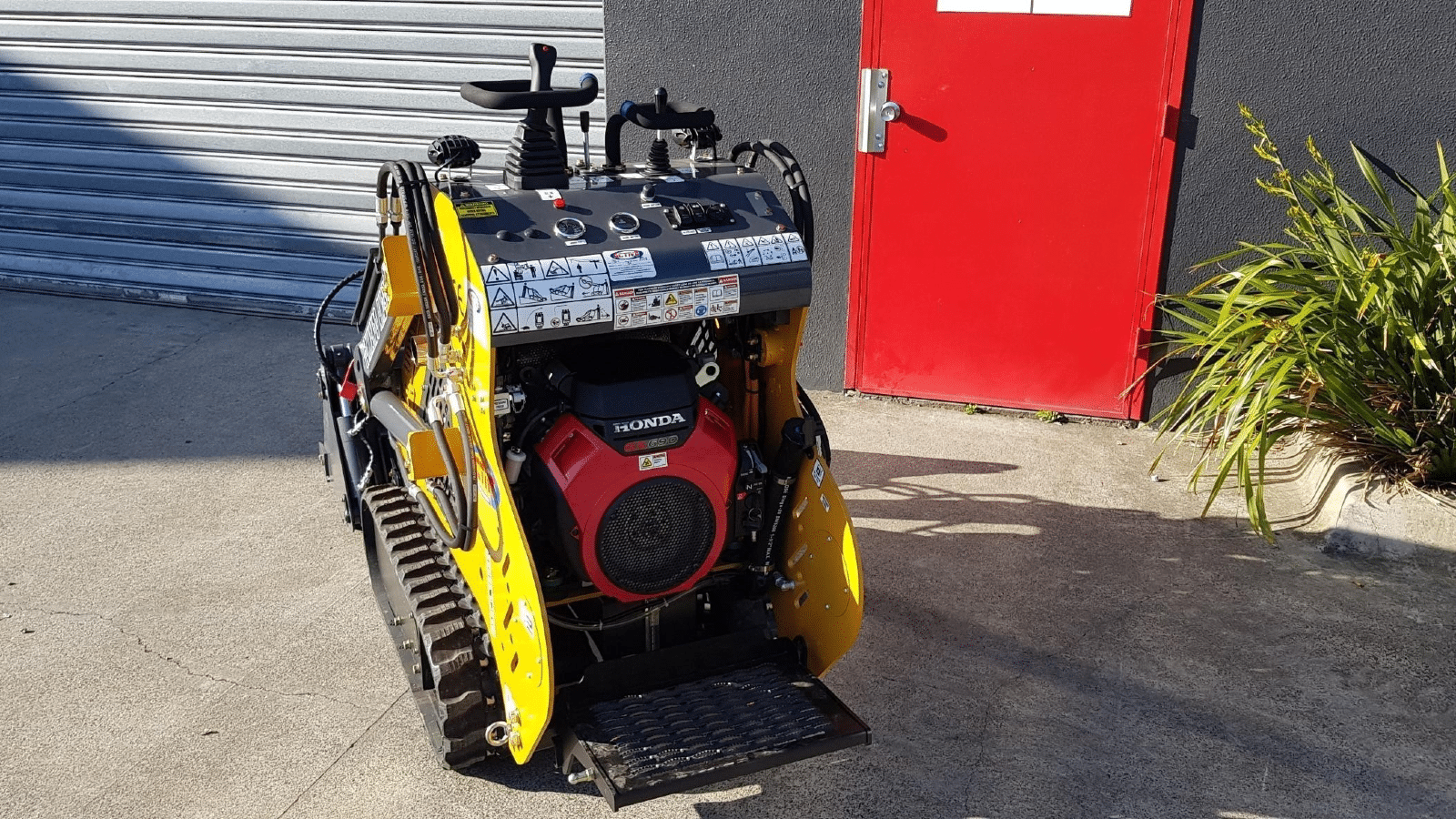 2025 New Active Machinery AM232PT Commando Skid Steers
