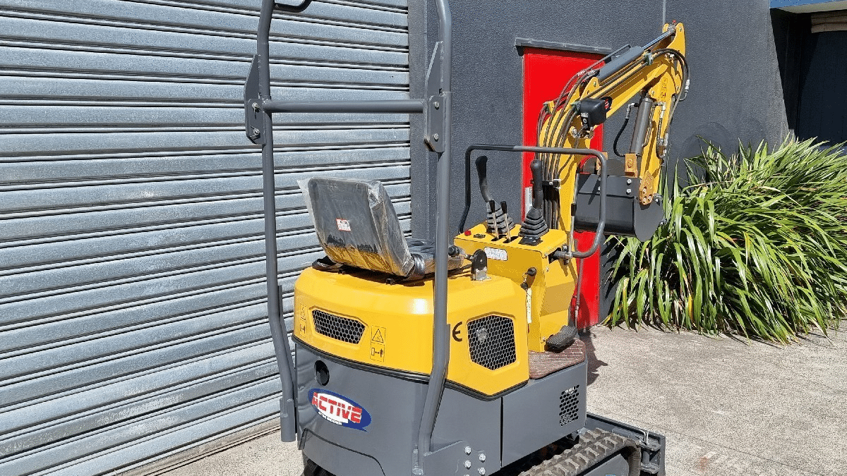 Active Machinery AE12SC-I 1.1 TONNE Excavator