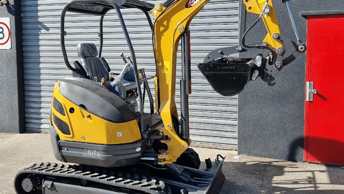 Active Machinery AE25UE-I 2.34 TONNE Excavator