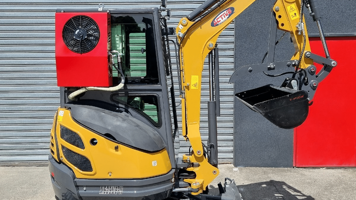 Active Machinery AE25UE-II 2.4 TONNE Excavator