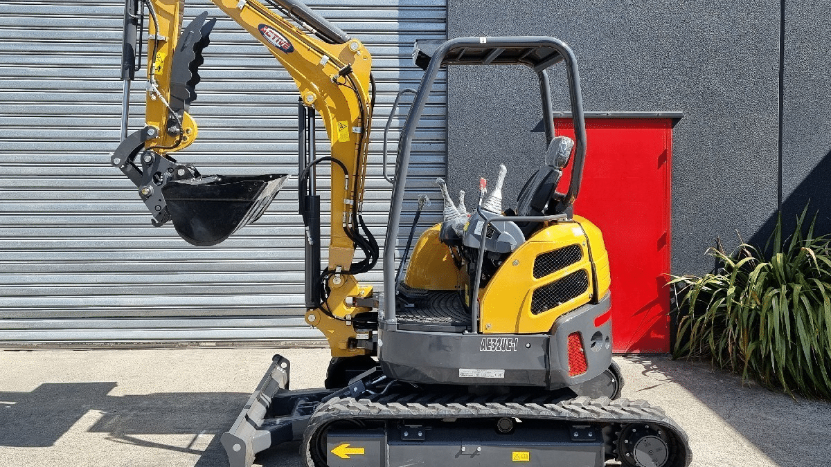 Active Machinery AE32UE-I 3.28 TONNE Excavator