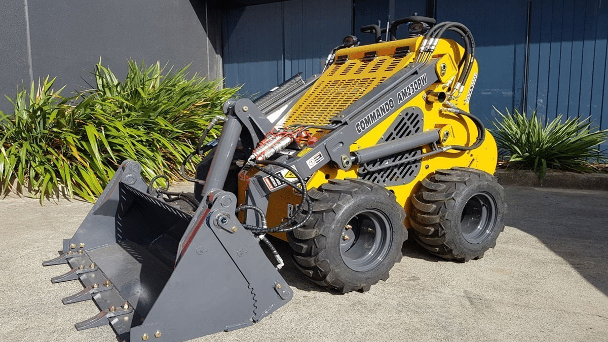 Active Machinery AM230PW Commando Mini Skidsteer