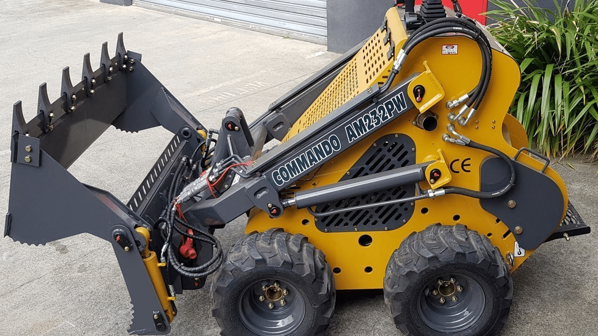 Active Machinery AM232PW Commando Mini Skidsteer