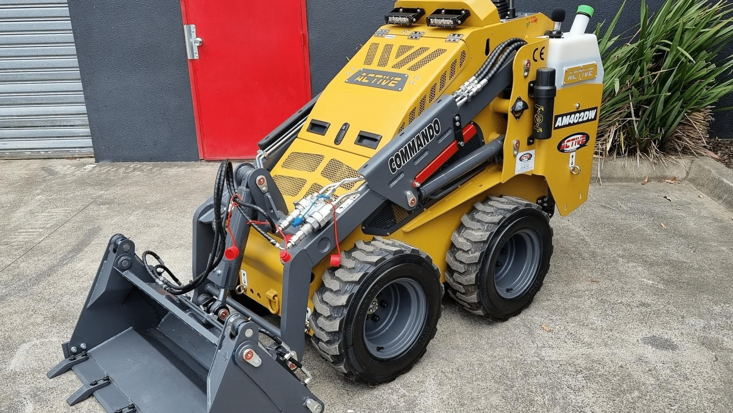 Active Machinery AM402DW Commando Mini Skidsteer