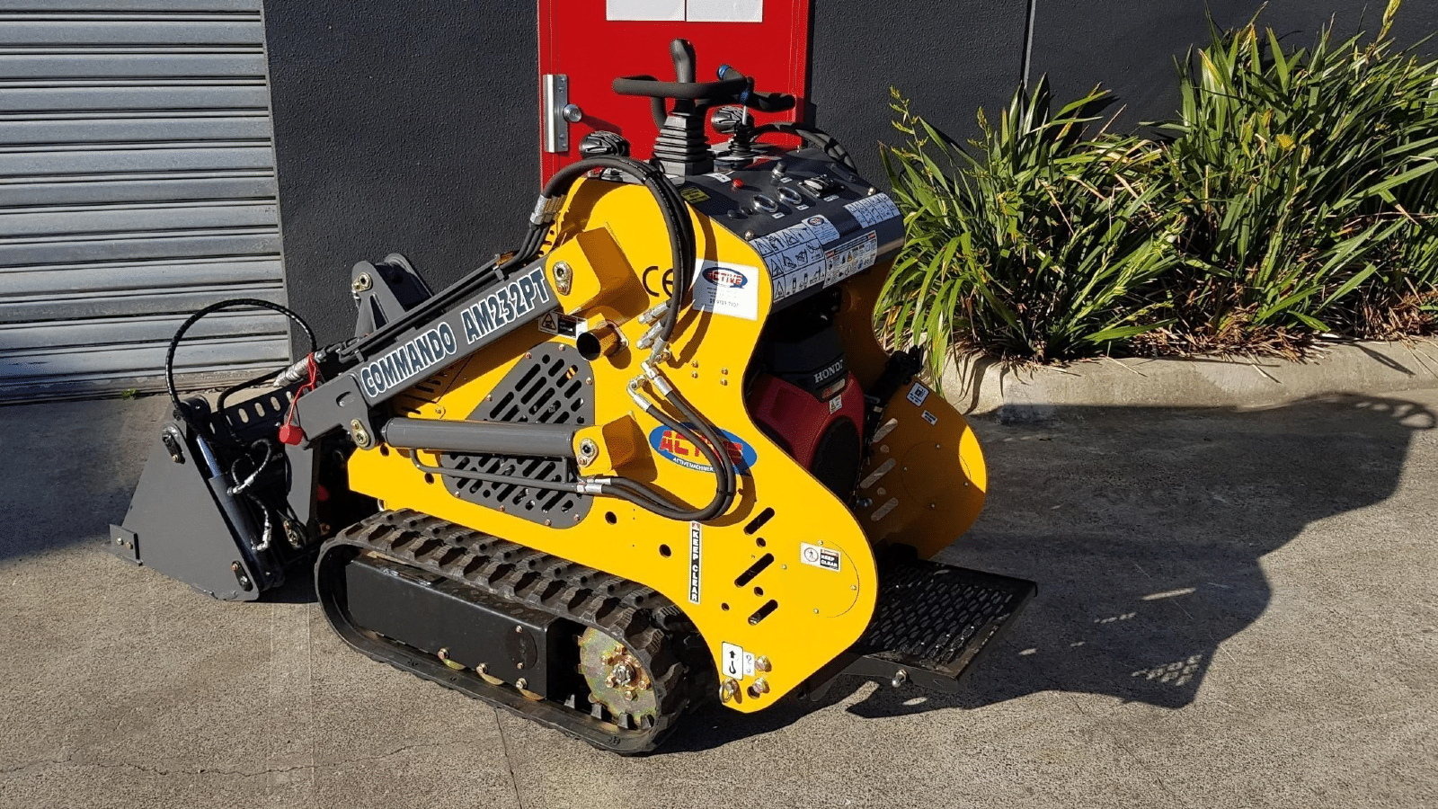 2025 New Active Machinery AM232PT Commando Skid Steers