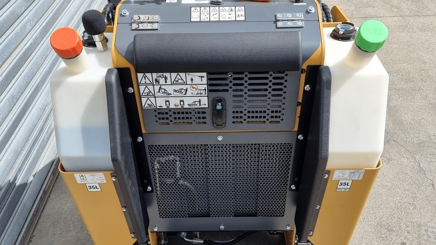 2025 New Active Machinery AM404DT Commando Skid Steers