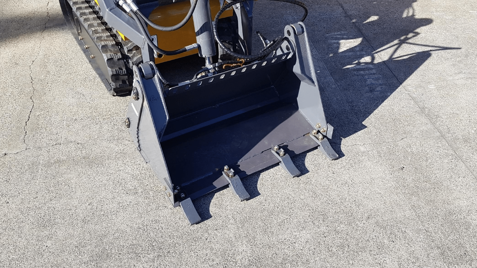 2025 New Active Machinery AM232PT Commando Skid Steers