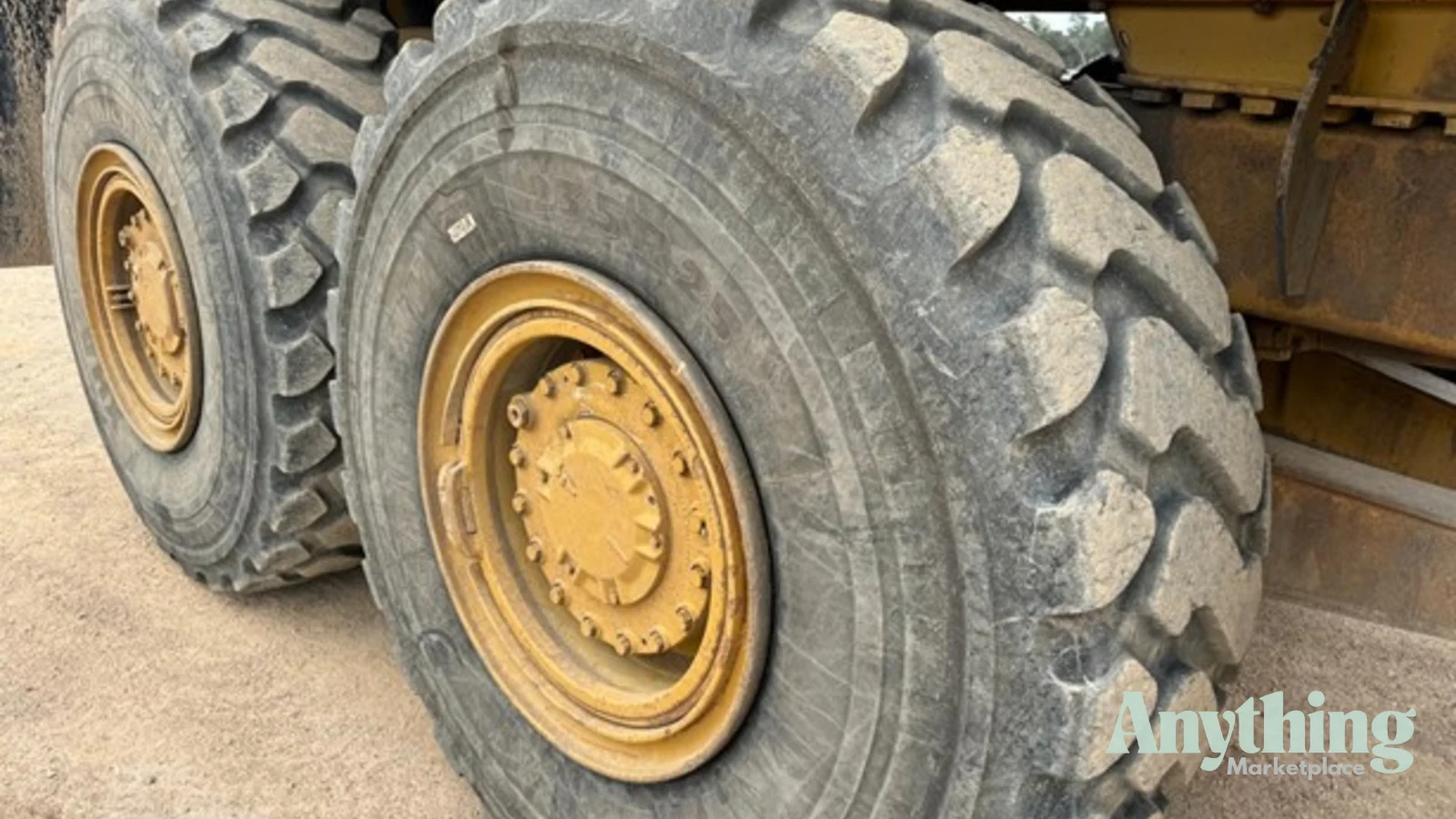 2005 Used Caterpillar 725 Dump Truck