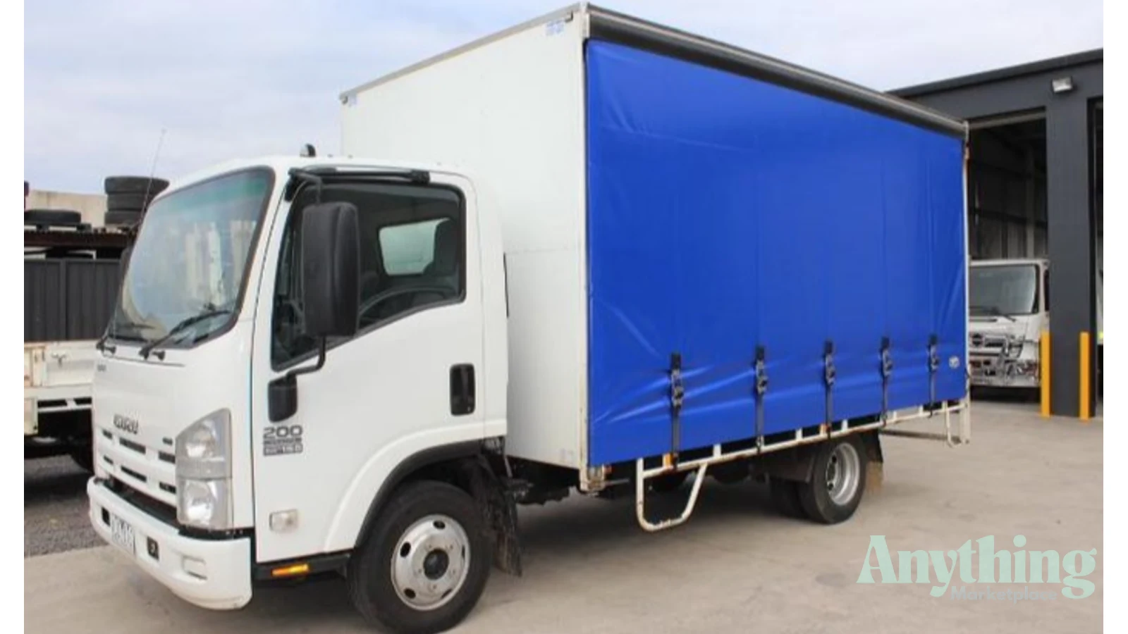 2009 Used Isuzu NPR 200 Curtainsider