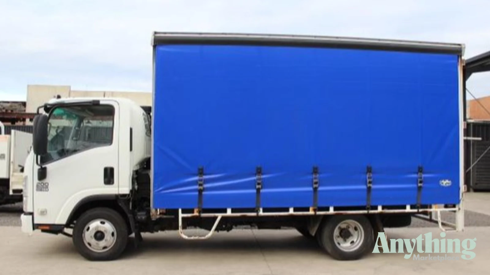 2009 Used Isuzu NPR 200 Curtainsider