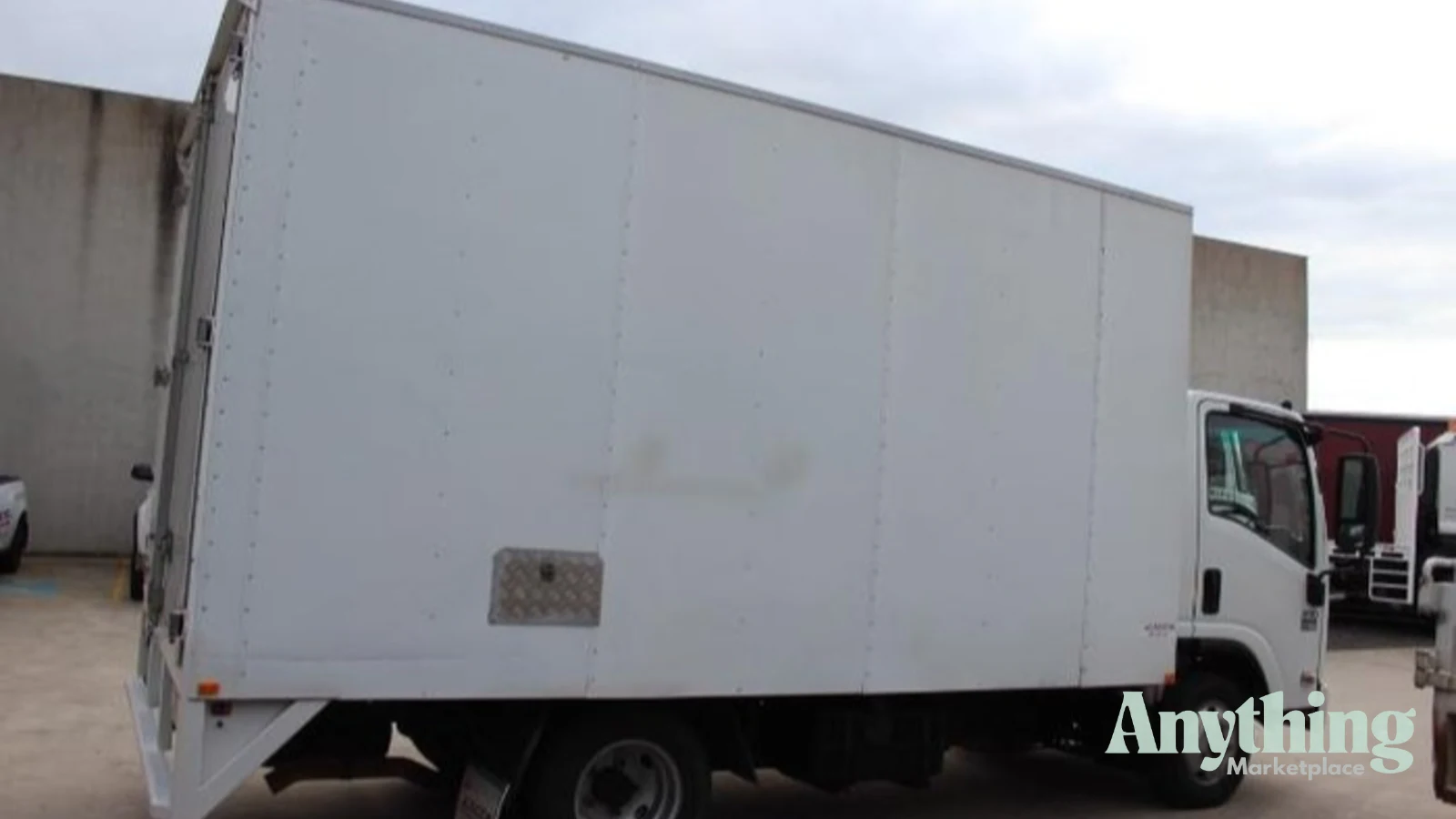 2009 Used Isuzu NPR 200 Curtainsider