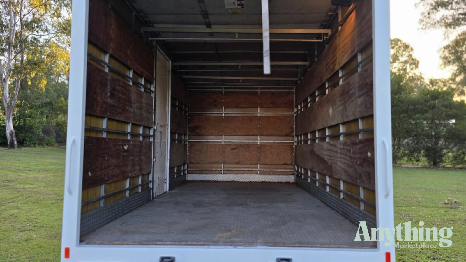 2010 Used Isuzu N-Series Pantech