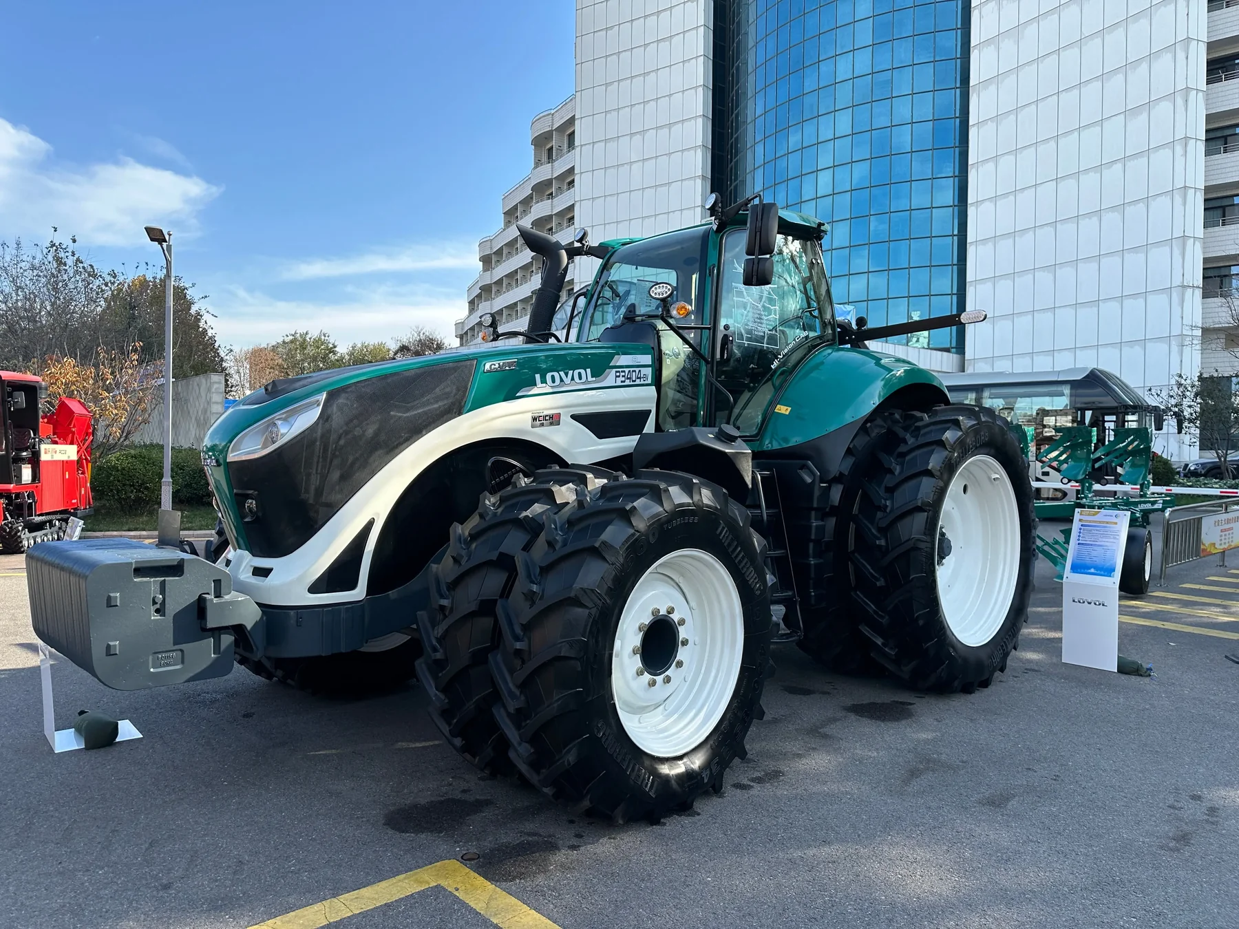 New LOVOL P8340 Tractor