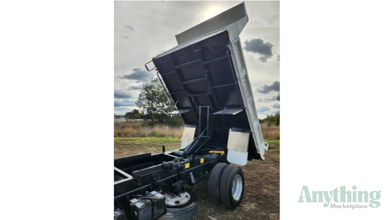 2010 Used Isuzu NPR 200 Tipper