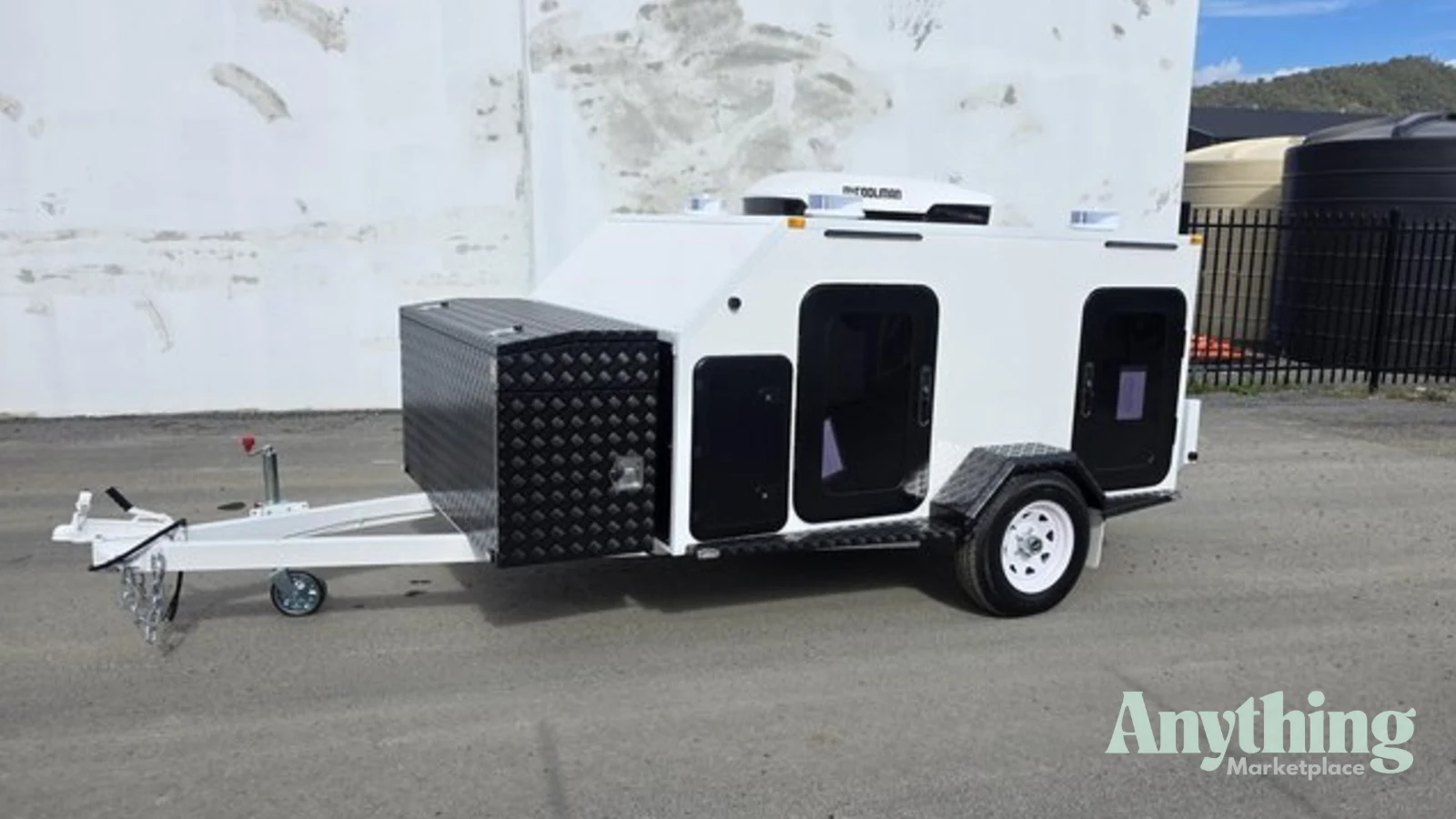 2026 McNeill Deluxe 4 Berth Dog Trailer