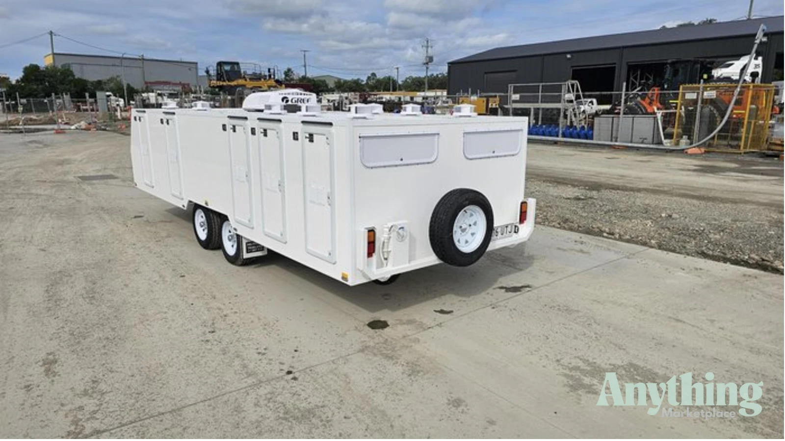 2025 McNeill 10 Dog Trailer