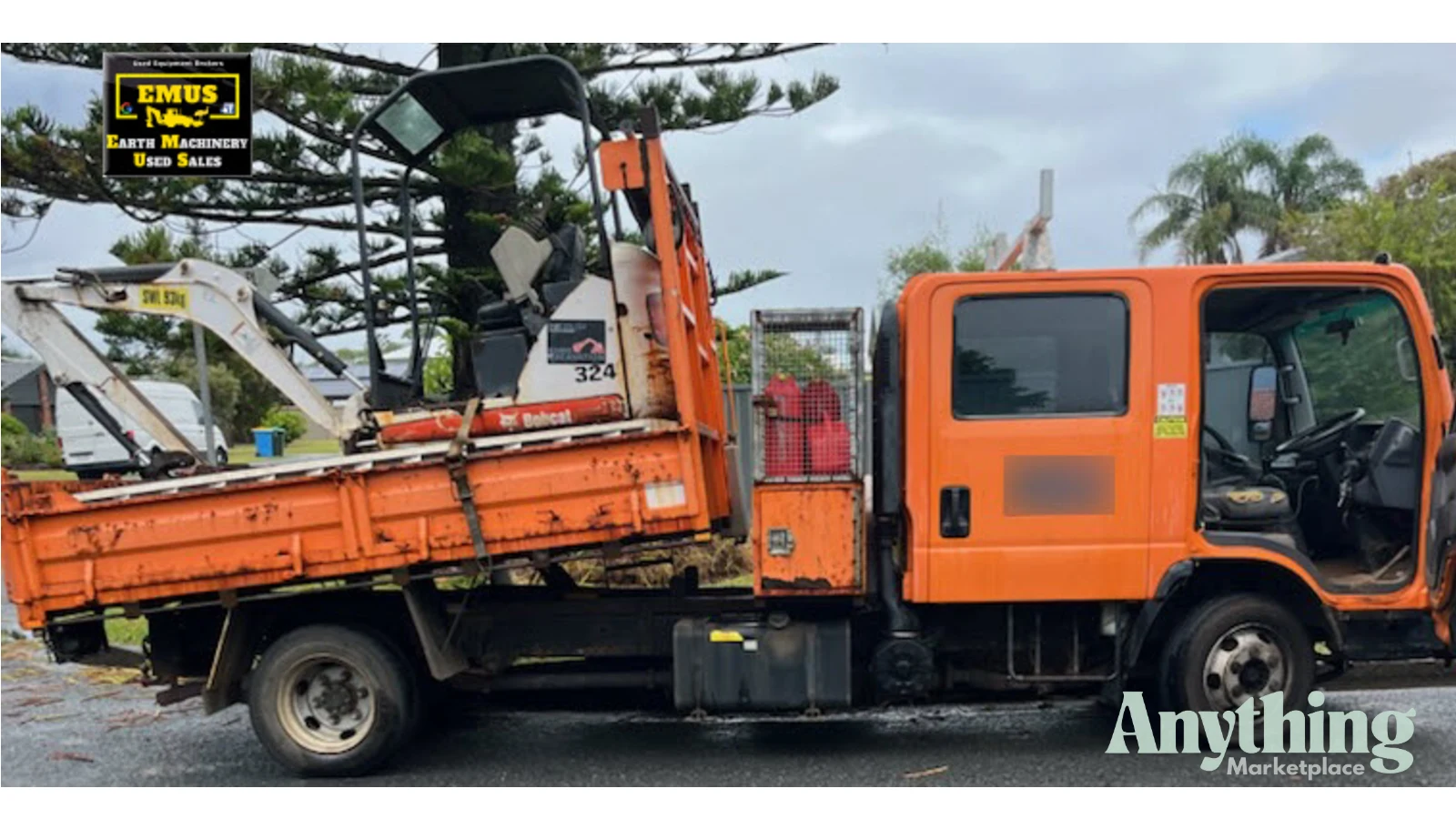 2011 Isuzu NPR300 Crew Cab Tipper Truck